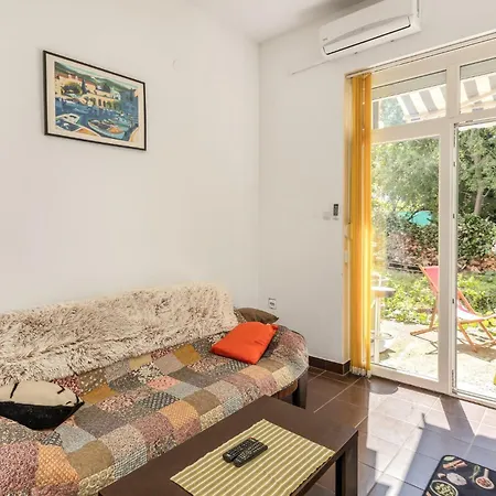 Apartment 1 Bedroom Awesome In Novi Vinodolski