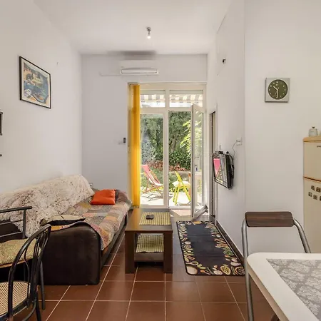 1 Bedroom Gorgeous In Apartment Novi Vinodolski