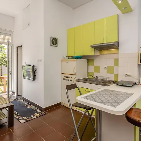 1 Bedroom Awesome In Novi Vinodolski