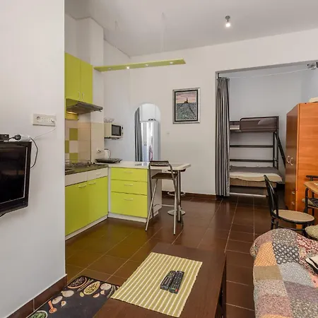 아파트 1 Bedroom Gorgeous Apartment In Novi Vinodolski